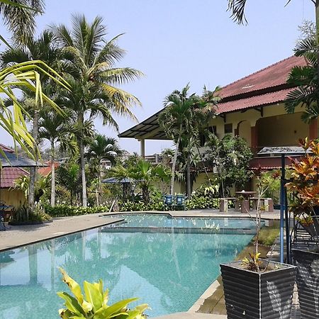 צ'יסרואה Aries Biru Resort מראה חיצוני תמונה