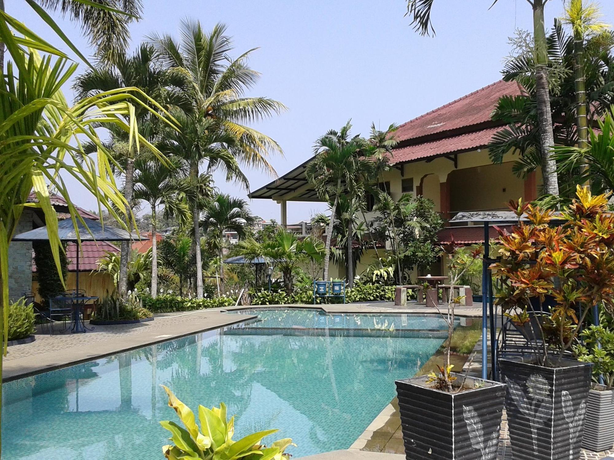 צ'יסרואה Aries Biru Resort מראה חיצוני תמונה